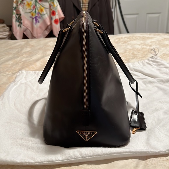 Prada saffiano leather bag in excellent used condition - Picture 5 of 12